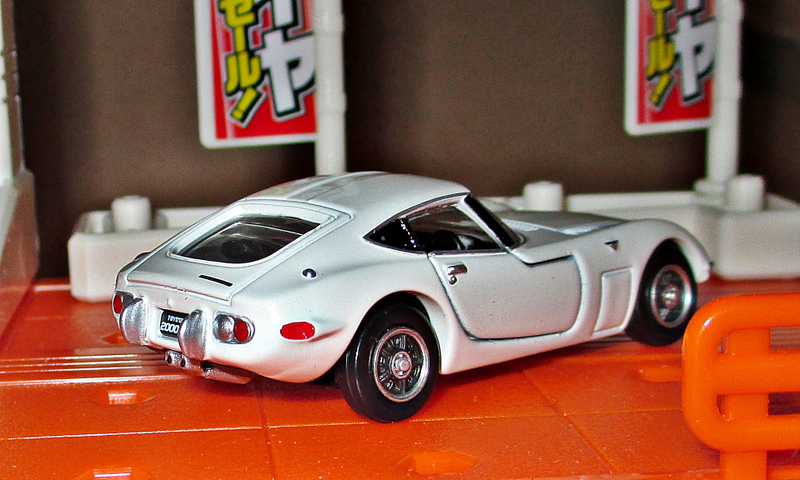Illustration for article titled Tomica Tuesday: Premium Toyota 2000GT